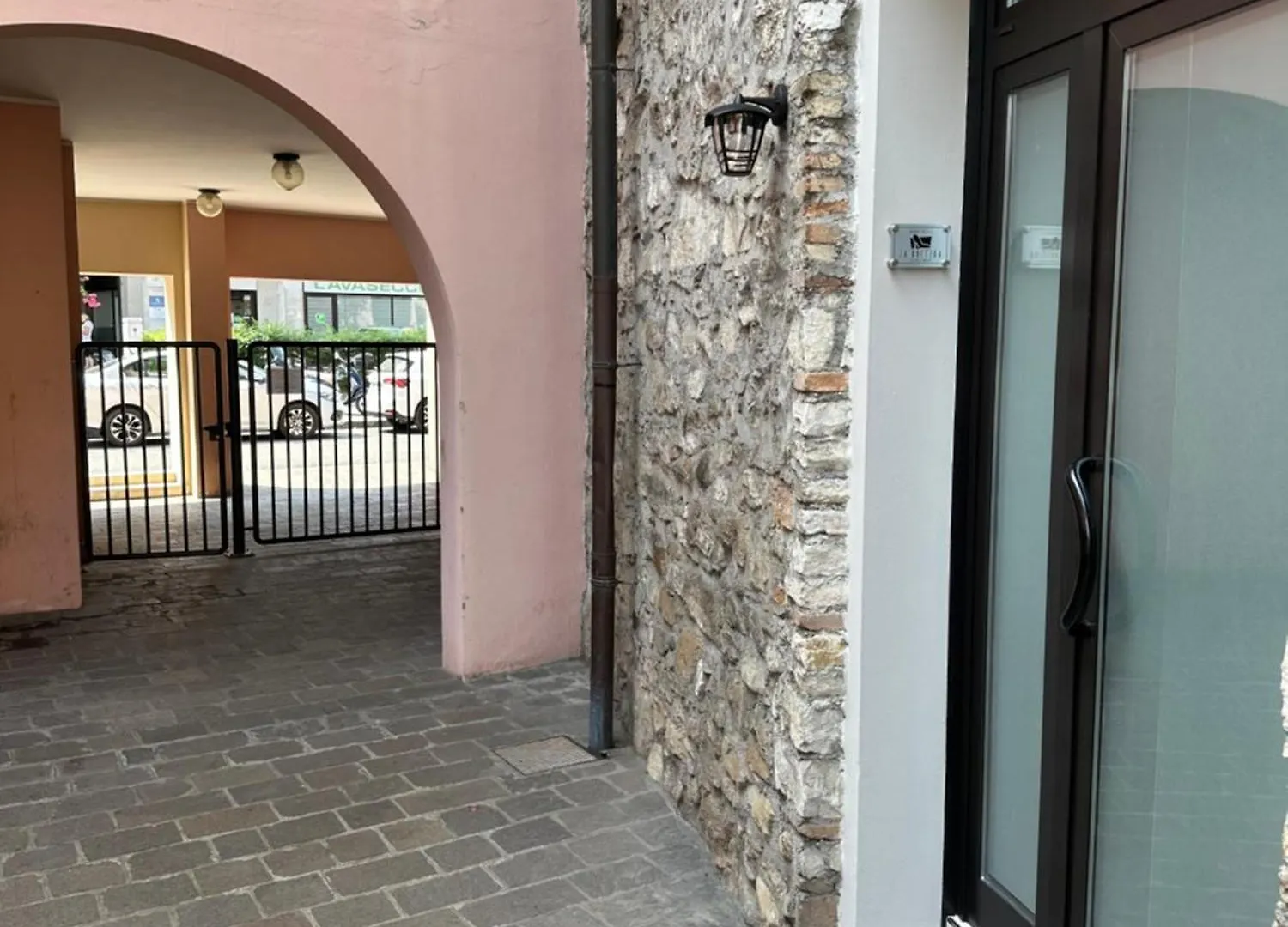 Apartment La Bottega Suite Deluxe Monolocale Desenzano del Garda