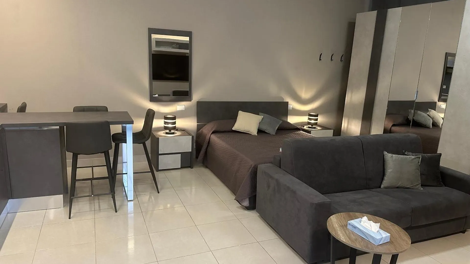 La Bottega Suite Deluxe Monolocale Desenzano del Garda