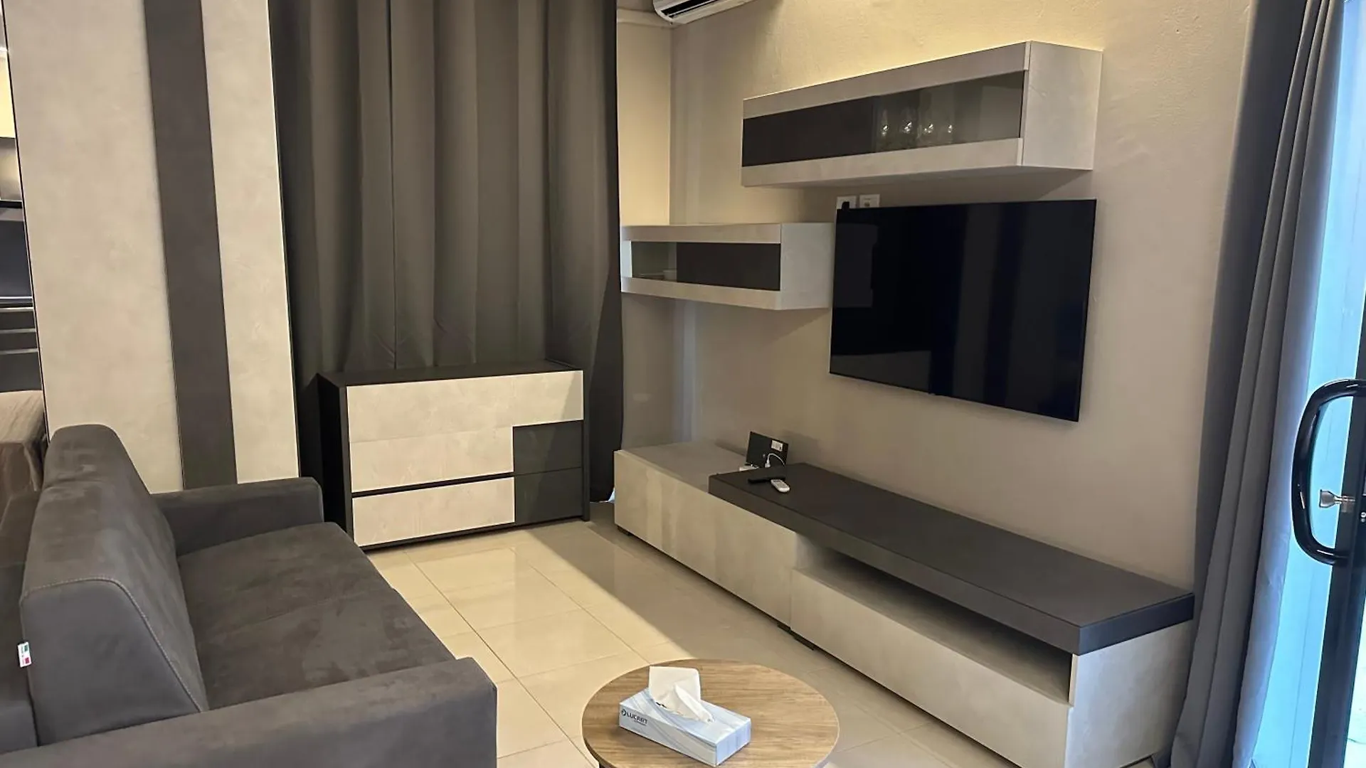 La Bottega Suite Deluxe Monolocale Desenzano del Garda Apartment