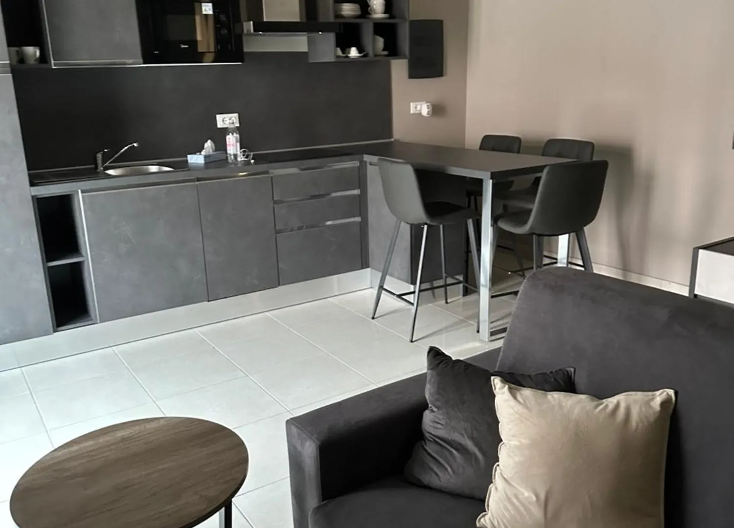 Apartment La Bottega Suite Deluxe Monolocale Desenzano del Garda
