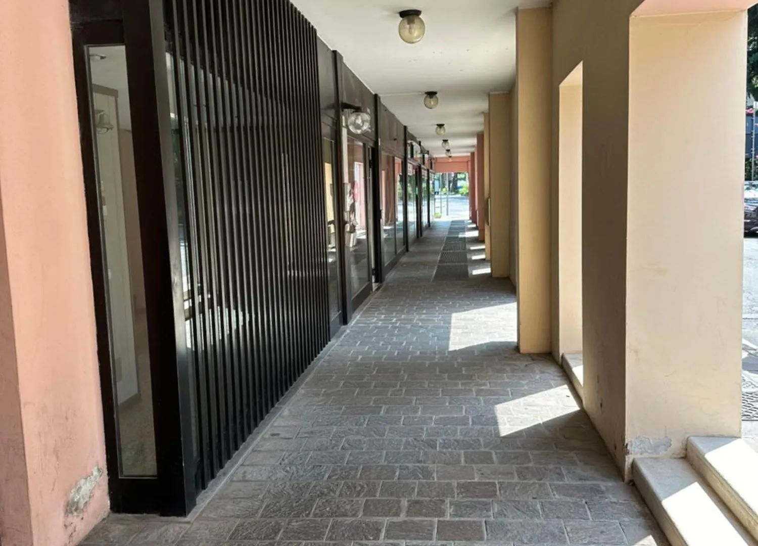Apartment La Bottega Suite Deluxe Monolocale Desenzano del Garda Italy