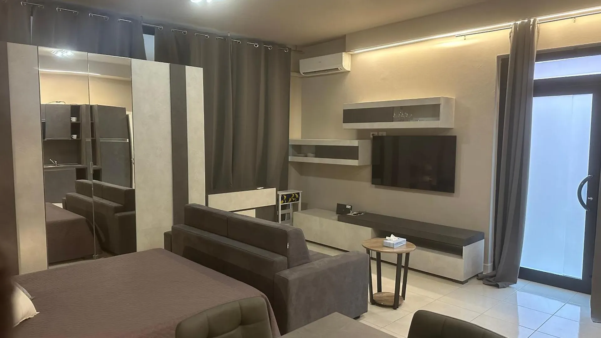 La Bottega Suite Deluxe Monolocale Desenzano del Garda Apartment