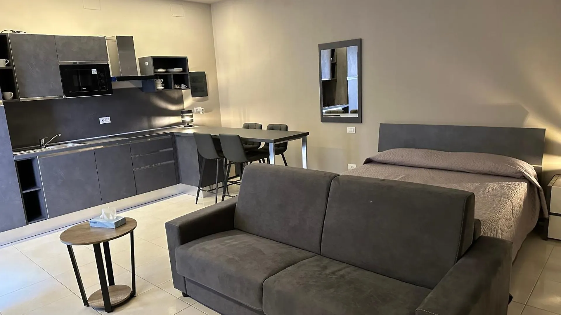 La Bottega Suite Deluxe Monolocale Desenzano del Garda 0*,  Italy